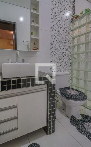 Casa à venda com 1080m², 5 quartos e 6 vagasBanheiro Quarto Suíte