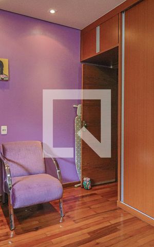 Casa à venda com 1080m², 5 quartos e 6 vagasQuarto 2