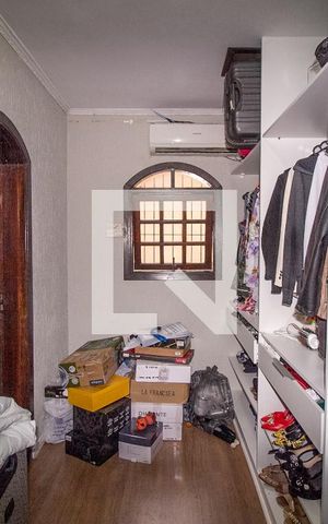 Casa à venda com 360m², 5 quartos e 6 vagasCloset da suíte