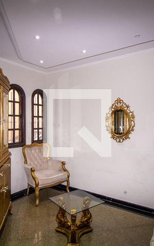 Casa à venda com 360m², 5 quartos e 6 vagasSala