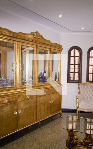 Casa à venda com 360m², 5 quartos e 6 vagasSala