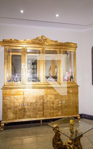 Casa à venda com 360m², 5 quartos e 6 vagasSala