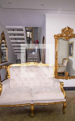 Casa à venda com 360m², 5 quartos e 6 vagasSala