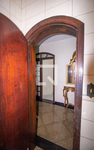 Casa à venda com 360m², 5 quartos e 6 vagasBanheiro 3