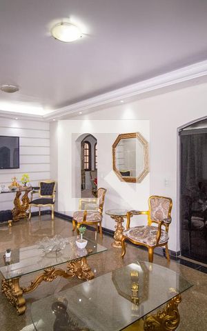 Casa à venda com 360m², 5 quartos e 6 vagasSala