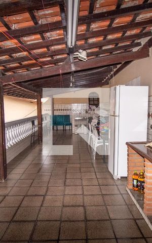 Casa à venda com 360m², 5 quartos e 6 vagasChurrasqueira