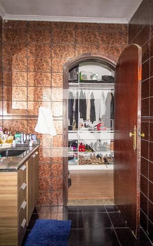 Casa à venda com 360m², 5 quartos e 6 vagasBanheiro da Suíte