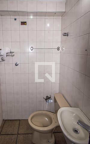 Casa à venda com 360m², 5 quartos e 6 vagasBanheiro de Serviço