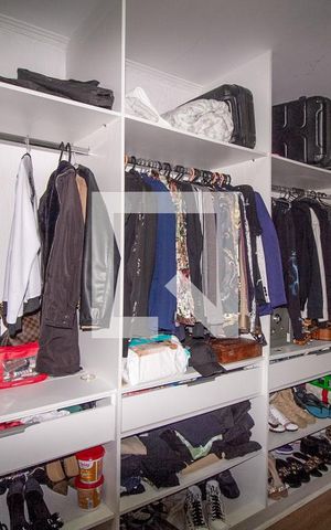 Casa à venda com 360m², 5 quartos e 6 vagasCloset da suíte