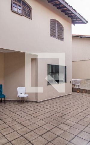 Casa à venda com 360m², 5 quartos e 6 vagasQuintal