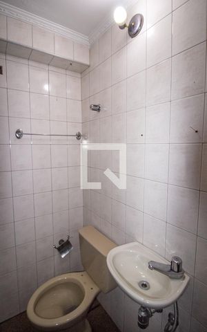 Casa à venda com 360m², 5 quartos e 6 vagasBanheiro de Serviço