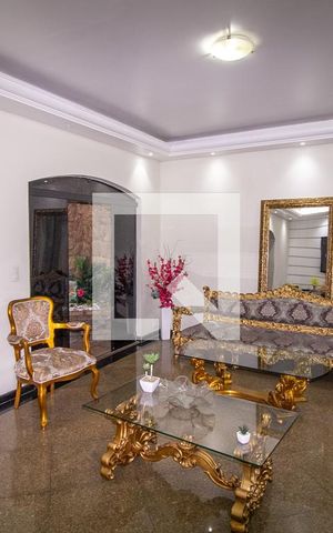 Casa à venda com 360m², 5 quartos e 6 vagasSala