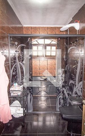 Casa à venda com 360m², 5 quartos e 6 vagasBanheiro da Suíte