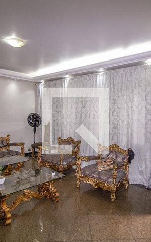 Casa à venda com 360m², 5 quartos e 6 vagasSala