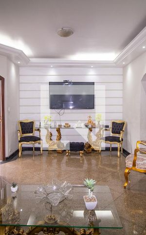 Casa à venda com 360m², 5 quartos e 6 vagasSala