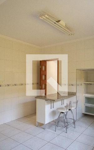 Casa para alugar com 250m², 4 quartos e 3 vagas Casa para alugar com 250m², 4 quartos e 3 vagasCozinha