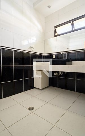 Casa para alugar com 250m², 4 quartos e 3 vagas Casa para alugar com 250m², 4 quartos e 3 vagasBanheiro Social