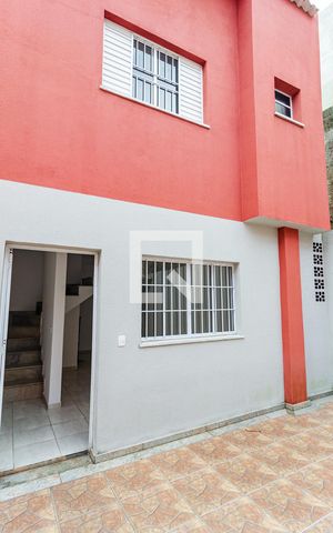 Casa de condomínio à venda com 75m², 2 quartos e 2 vagas Casa de condomínio à venda com 75m², 2 quartos e 2 vagasFachada