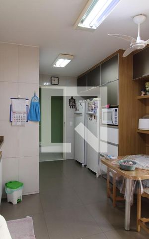 Apartamento à venda com 200m², 3 quartos e 2 vagasCozinha