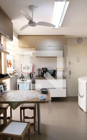 Apartamento à venda com 200m², 3 quartos e 2 vagasCozinha