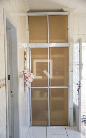 Casa à venda com 166m², 2 quartos e 5 vagas Casa à venda com 166m², 2 quartos e 5 vagasCozinha