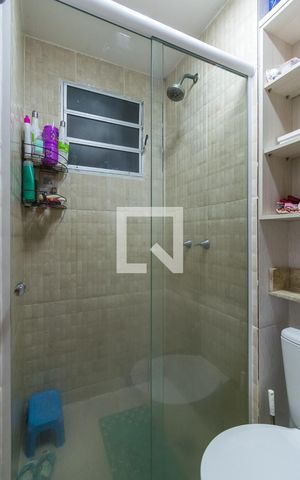 Apartamento à venda com 49m², 2 quartos e 1 vaga Apartamento à venda com 49m², 2 quartos e 1 vagaBanheiro