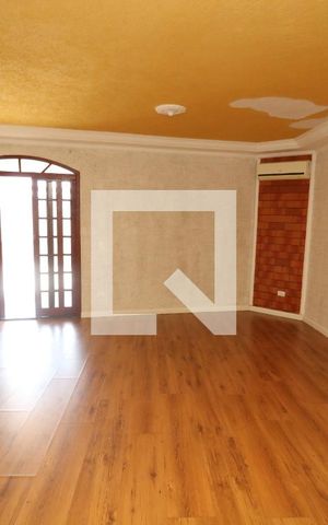 Casa à venda com 550m², 4 quartos e 2 vagasSuite 2