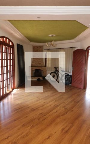 Casa à venda com 550m², 4 quartos e 2 vagasSala