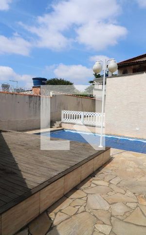 Casa à venda com 550m², 4 quartos e 2 vagasPiscina