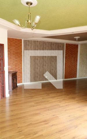 Casa à venda com 550m², 4 quartos e 2 vagasSala