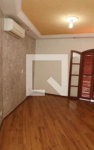 Casa à venda com 550m², 4 quartos e 2 vagasSuite