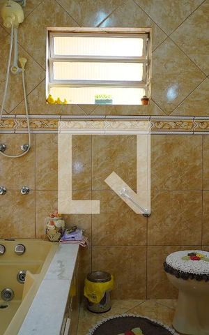 Apartamento à venda com 192m², 4 quartos e 2 vagasBanheiro da Suíte