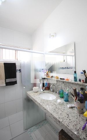 Casa à venda com 185m², 4 quartos e 3 vagasBanheiro da Suíte