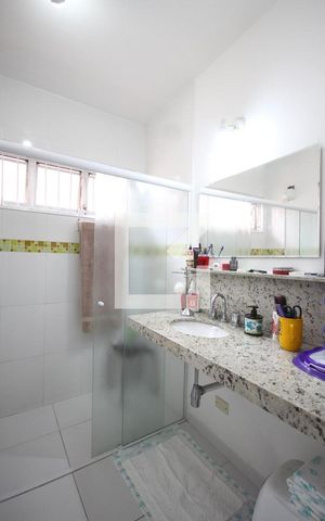Casa à venda com 185m², 4 quartos e 3 vagasBanheiro 1