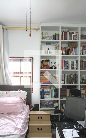 Casa à venda com 185m², 4 quartos e 3 vagasSuíte