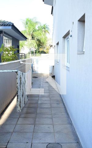 Casa de condomínio para alugar com 390m², 4 quartos e 5 vagas Casa de condomínio para alugar com 390m², 4 quartos e 5 vagasCorredor
