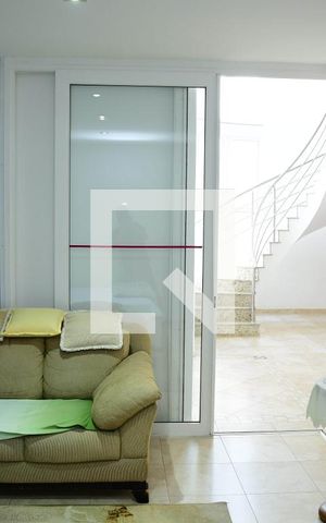 Casa de condomínio para alugar com 390m², 4 quartos e 5 vagas Casa de condomínio para alugar com 390m², 4 quartos e 5 vagasSala de TV