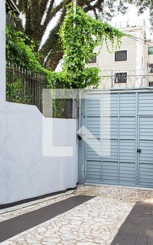 Casa à venda com 570m², 5 quartos e 4 vagas Casa à venda com 570m², 5 quartos e 4 vagasGaragem