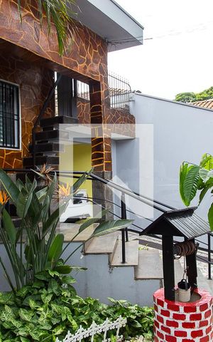 Casa à venda com 570m², 5 quartos e 4 vagas Casa à venda com 570m², 5 quartos e 4 vagasGaragem
