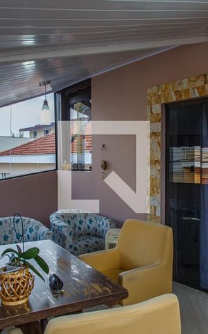 Casa à venda com 175m², 2 quartos e 2 vagas Casa à venda com 175m², 2 quartos e 2 vagasVaranda