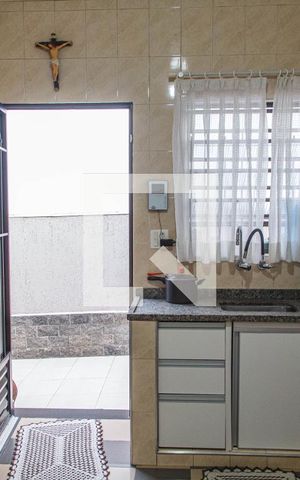 Casa à venda com 175m², 2 quartos e 2 vagas Casa à venda com 175m², 2 quartos e 2 vagasCozinha
