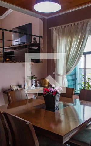 Casa à venda com 175m², 2 quartos e 2 vagas Casa à venda com 175m², 2 quartos e 2 vagasSala