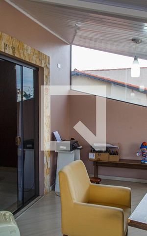 Casa à venda com 175m², 2 quartos e 2 vagas Casa à venda com 175m², 2 quartos e 2 vagasVaranda