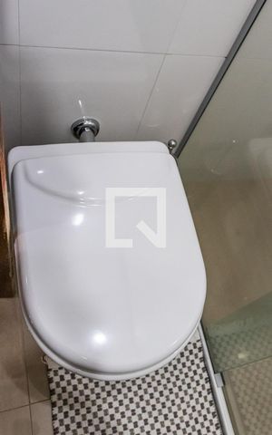 Casa à venda com 100m², 2 quartos e 2 vagas Casa à venda com 100m², 2 quartos e 2 vagasBanheiro Social