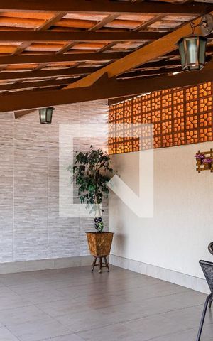 Casa à venda com 100m², 2 quartos e 2 vagas Casa à venda com 100m², 2 quartos e 2 vagasVaranda