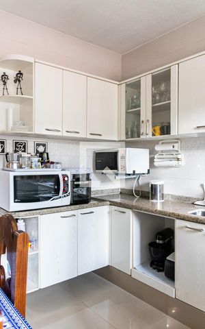 Casa à venda com 100m², 2 quartos e 2 vagas Casa à venda com 100m², 2 quartos e 2 vagasCozinha