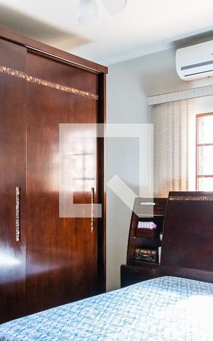 Casa à venda com 100m², 2 quartos e 2 vagas Casa à venda com 100m², 2 quartos e 2 vagasSuíte