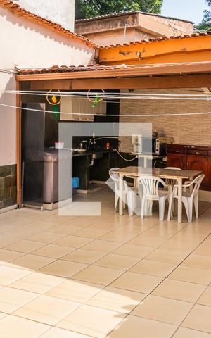 Casa à venda com 100m², 2 quartos e 2 vagas Casa à venda com 100m², 2 quartos e 2 vagasQuintal