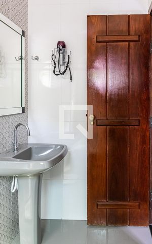 Casa à venda com 100m², 2 quartos e 2 vagas Casa à venda com 100m², 2 quartos e 2 vagasBanheiro da Suíte
