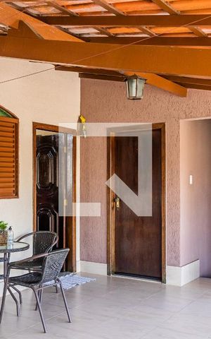 Casa à venda com 100m², 2 quartos e 2 vagas Casa à venda com 100m², 2 quartos e 2 vagasVaranda